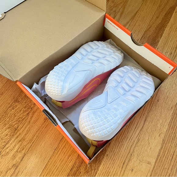 Nike Flex Runner 2 Big Kids Size 4 - Picture 3 of 3